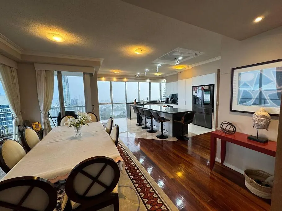 Welcome To A 275M2 Sub-Penthouse With Great Ocean Gold Coast Apartment